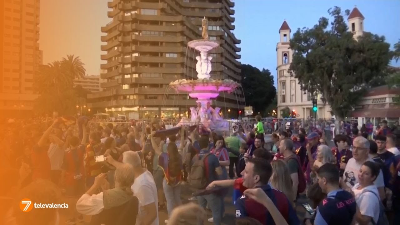 Así celebra el barrio de Orriols el ascenso del Levante UD