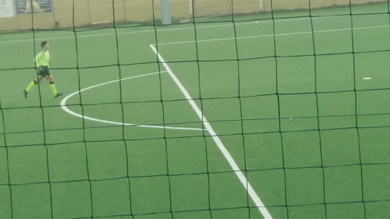 Debutto figlio arbitro con ansie e timori dei genitori e fratello fino al primo fischio