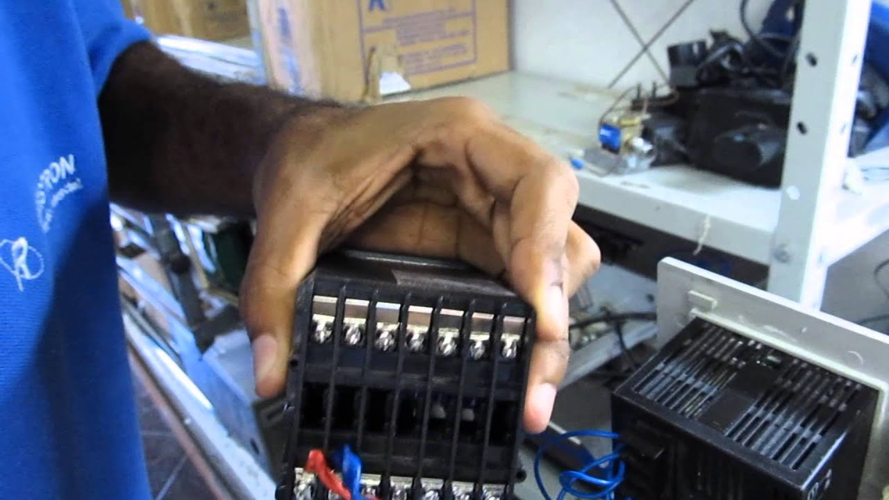 Manutenção - Trocando o Controlador de Temperatura da Seladora Automática