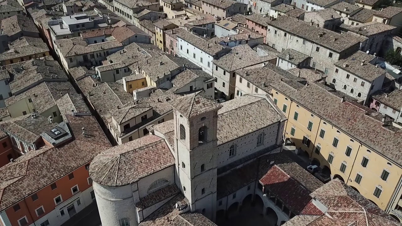 FOSSOMBRONE COME NON L'AVETE MAI VISTA ( DJI MAVIC PRO)