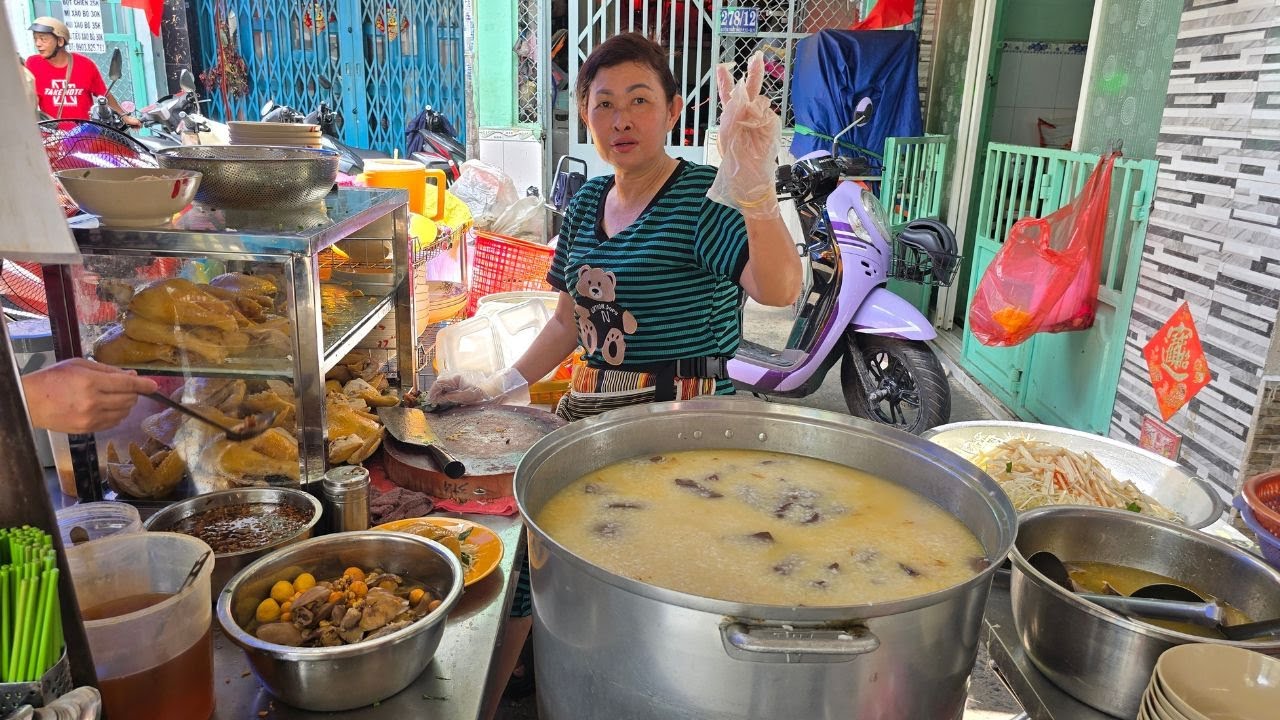 Tiệm gỏi gà rau răm gốc Hoa ở Sài Gòn cực kỳ bắt mắt, ăn sướng miệng