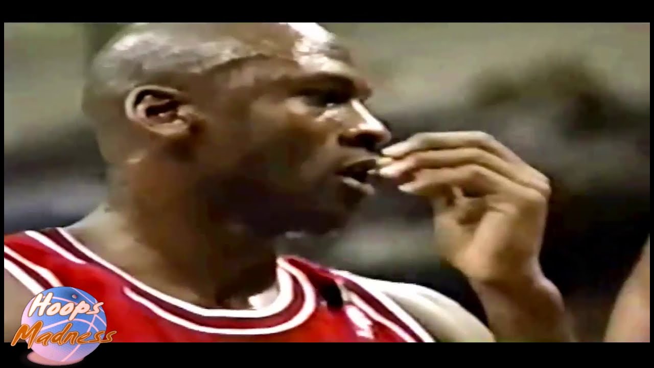 Michael Jordan's Master Shot vs Dallas Mavericks! (1992)