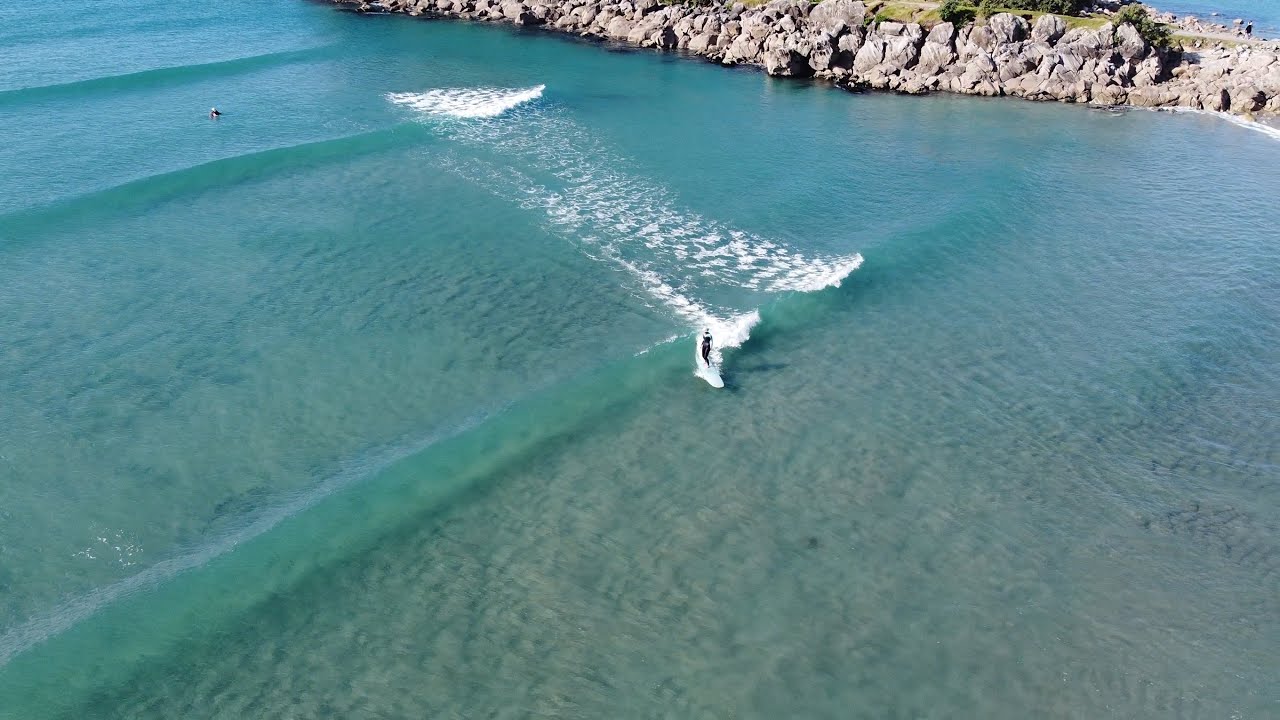 Great longboard surf day with empty lineup at Main Beach (Almost never happened before!)