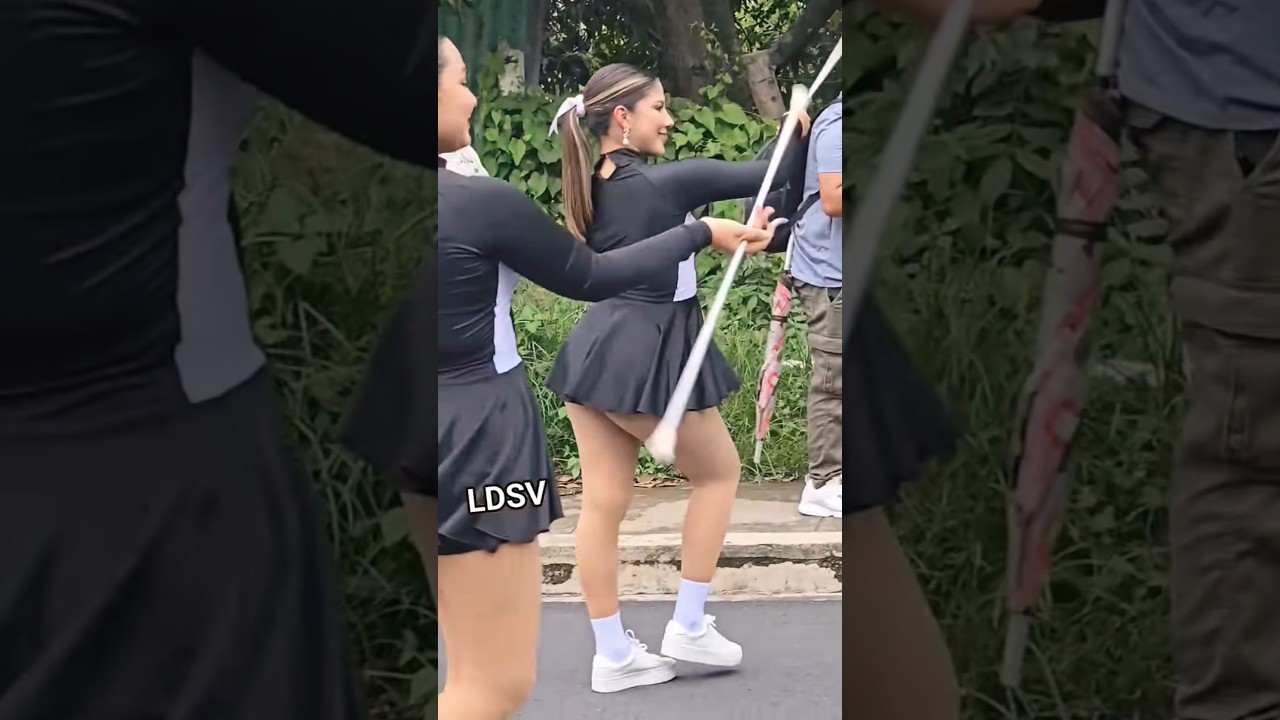 “Spin & Shine 🔥 Baton Twirler Shows Incredible Skill!” 