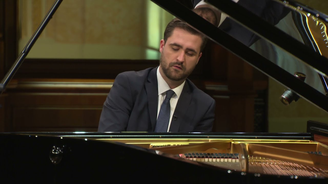 Paganini - Liszt: Etude in E flat Major - played by Gergely Kovacs