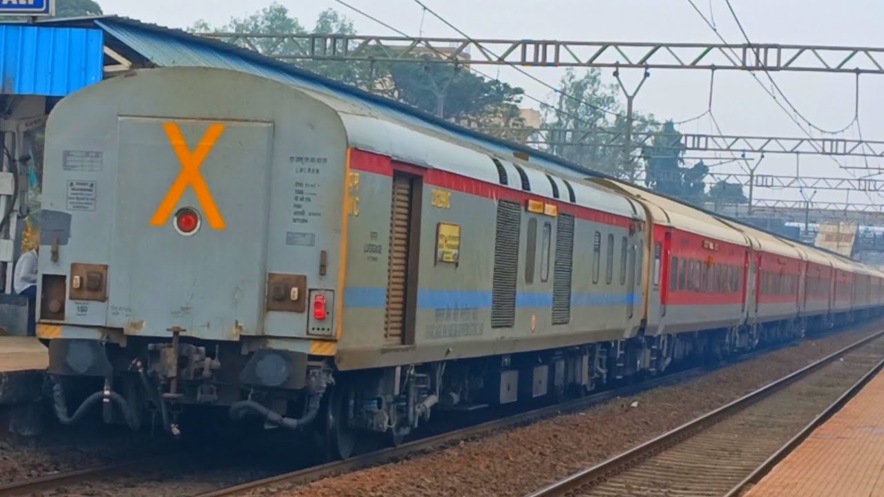 Jabalpur - Mumbai Garib Rath Express Skips Khadavli Station.#viralvideo 