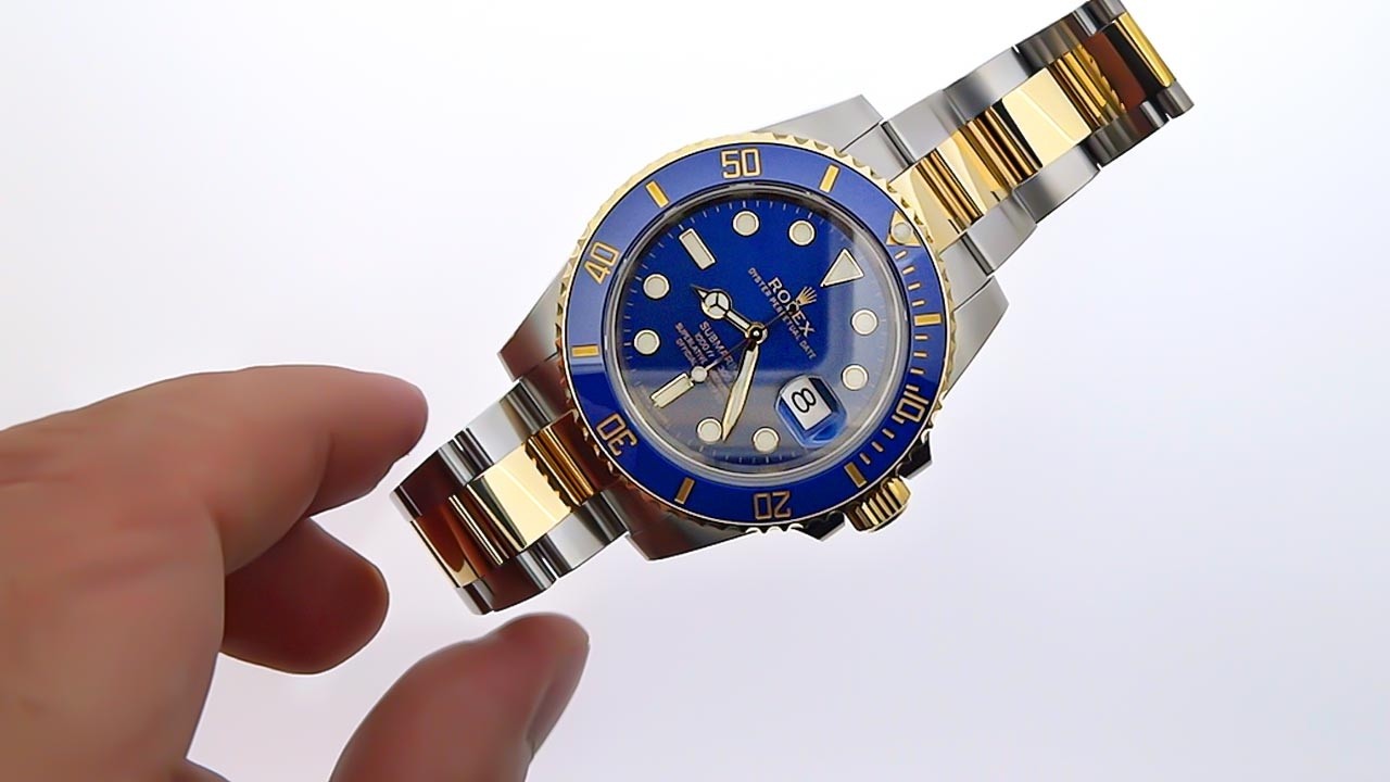Inspecting a Rolex Submariner 116613 Luxury Diver (ASMR Watch Review)