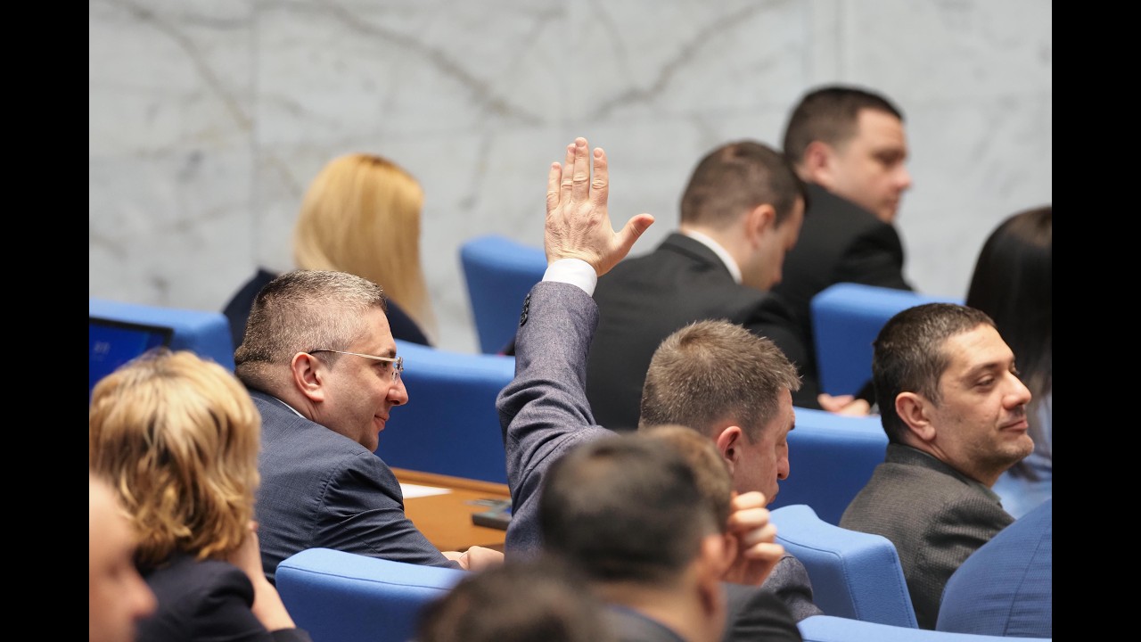 Парламентът прие на първо четене удължителния закон за бюджета