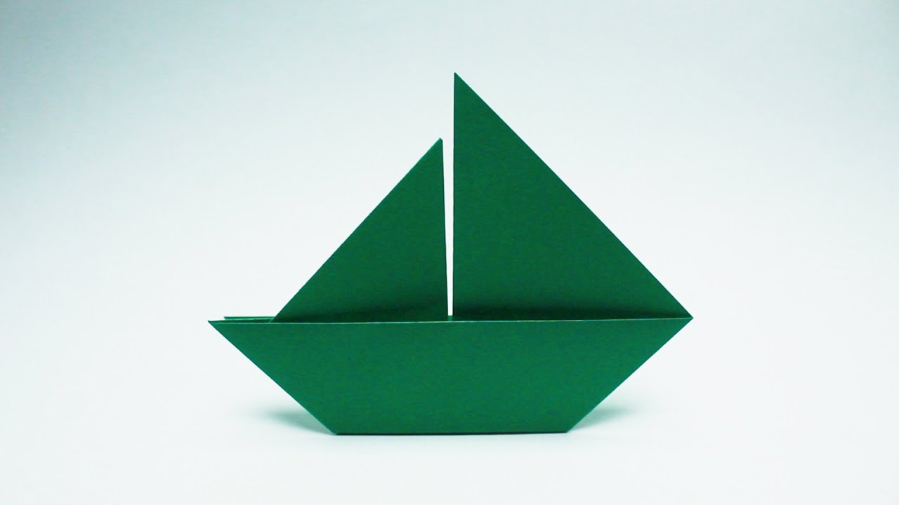 Comment faire un voilier origami à partir de papier. Voilier origami. Navire.
