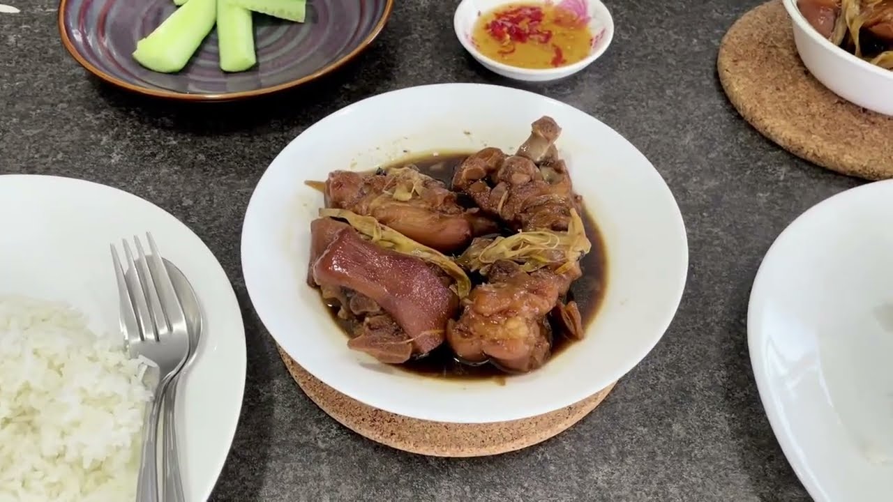 Paksiw na Pork Front Feet
