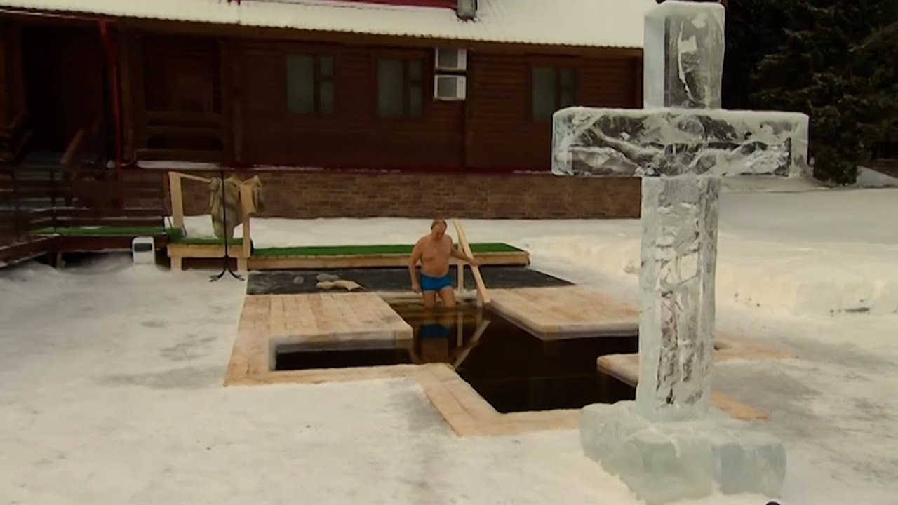 Putin se na Bogojavljenje okupao u ledenoj vodi