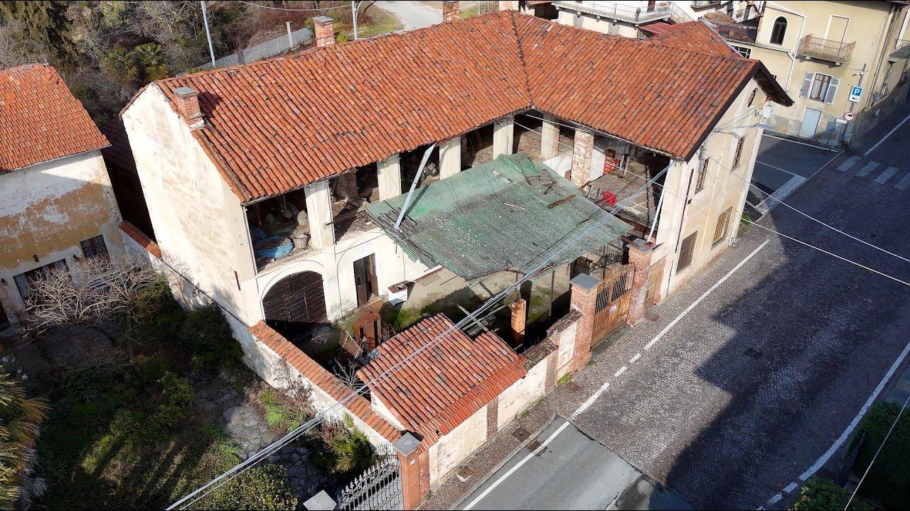 Masserano, rustico con magazzino e terreno