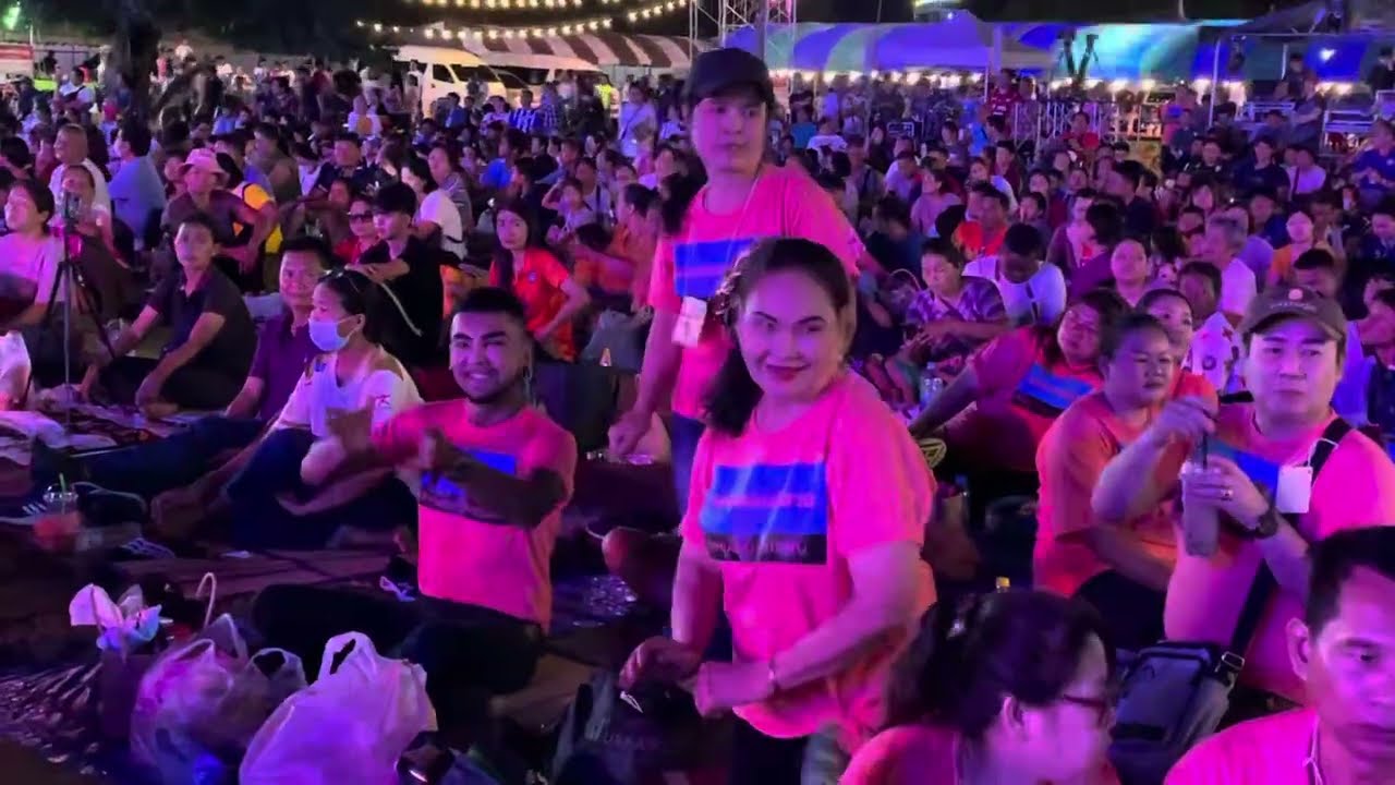 ทุกคนในงานถึงกับงง! อุ๋งอิ๋งร้องสดๆจากหลังเวทีนึกว่าเปิดเพลง เลือกเขาสาอ้าย ธนาคารน้ำตา วันปิดฤดูกาล