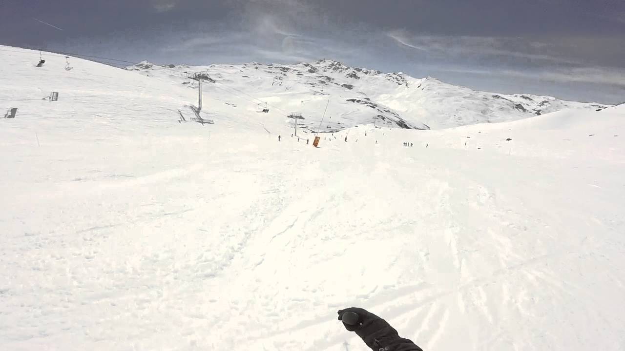 Val Thorens Plein Sud lift to blue run and 360 view at piste junction