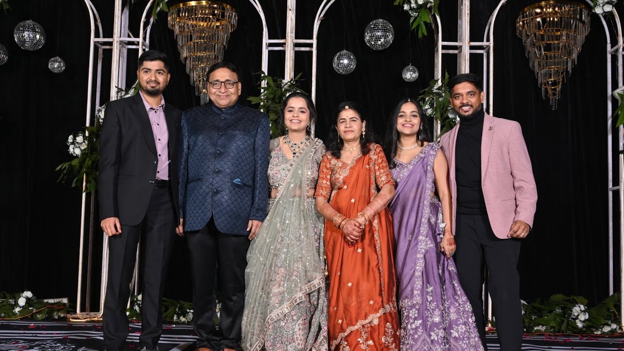 Bride Sangeet Dance with Family | Papa Mummy Bhai Behen Emotional Wedding Dance Performance 💃❤️