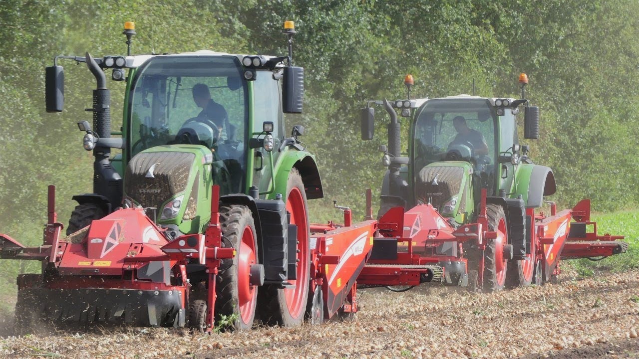 Loonbedrijf T&R Pomper uit Smilde uienrooien  met zijn Grimme VT en WV