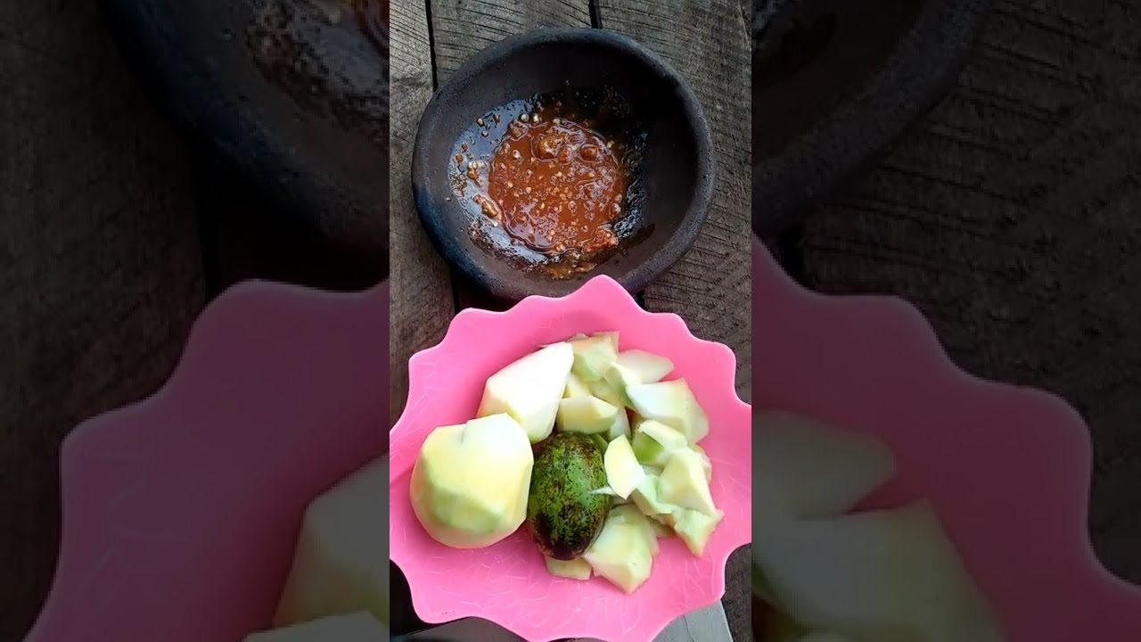 rujak kedondong,rujak mangga muda seger makan di sawah