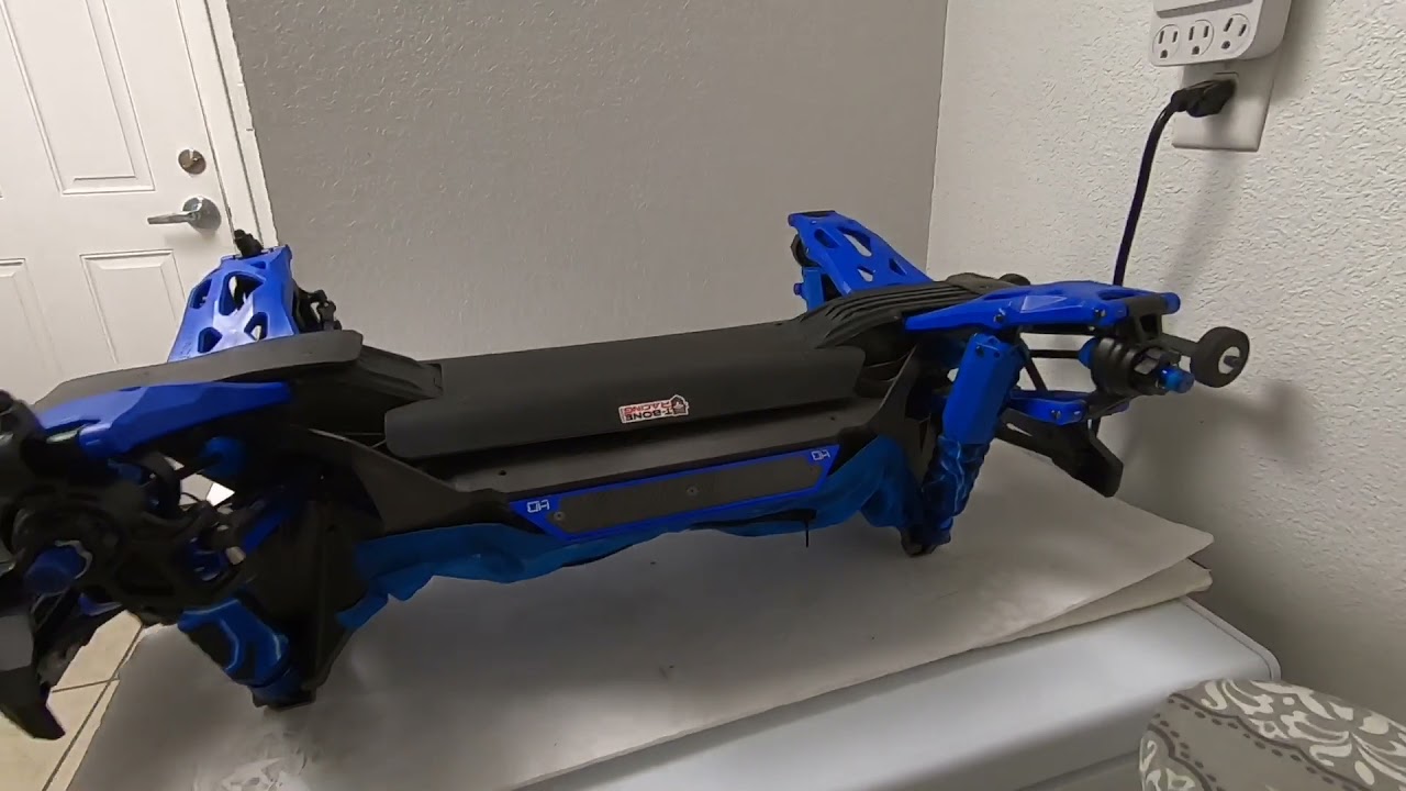Aluminum Brace for the Center Driveshaft of the X-MAXX installed