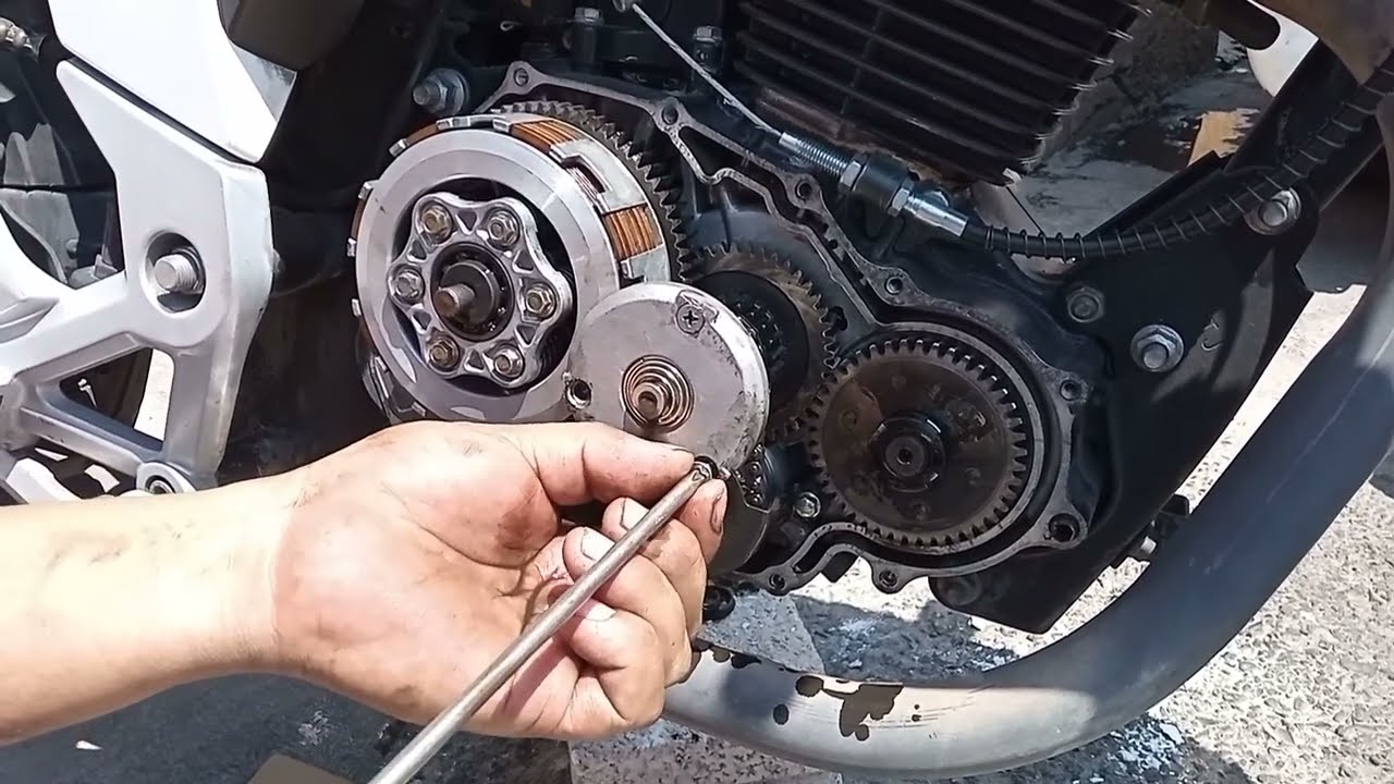 Коробка передач на моем Italika Z250 не переключается.