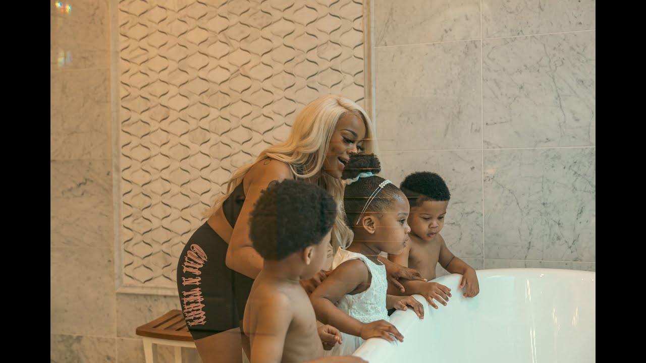 Queen Key - Never Cry (official video)