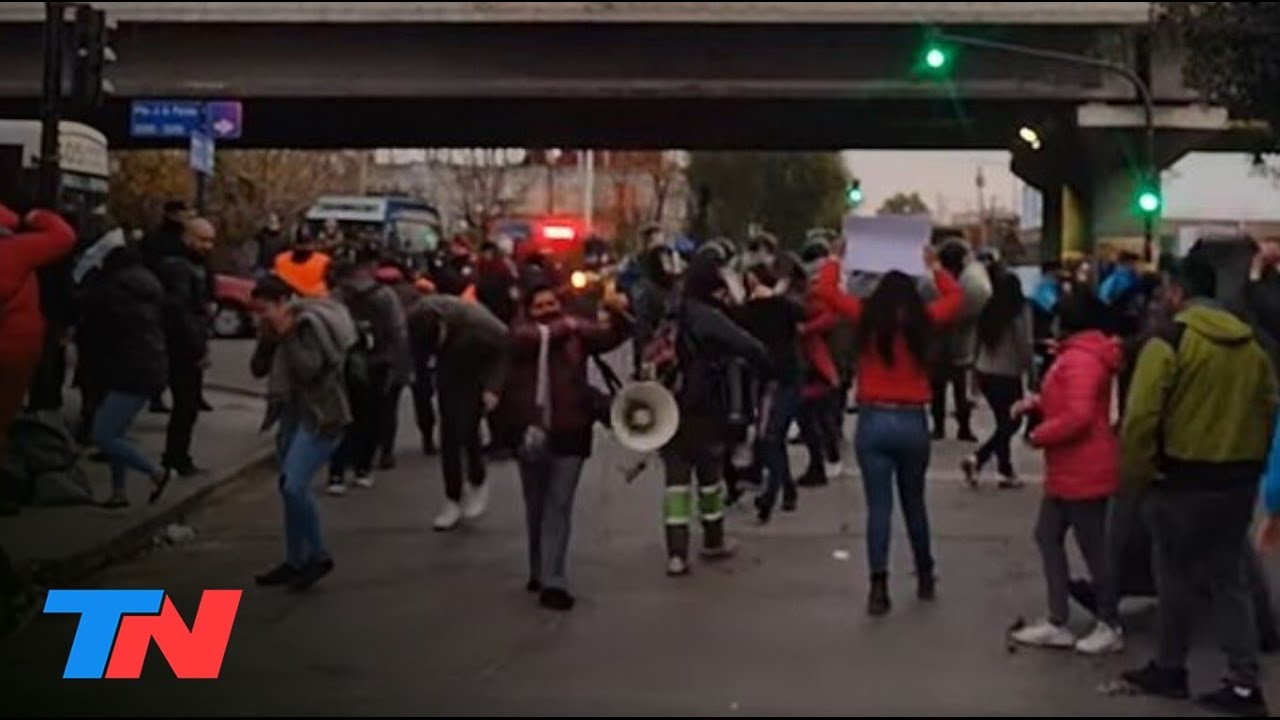 Incidentes en la protesta docente de Puente La Noria: la policía disparó balas de goma