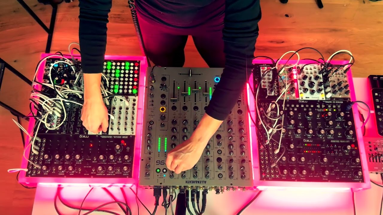 What the f* is a Modular Deck Jockey? | Is this the future of DJing? | Live Performance