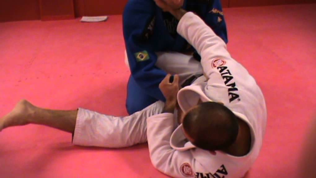 BJJ - Brazilian Jiu Jitsu for beginners, Vanderson Pires teaches first stripe white belt