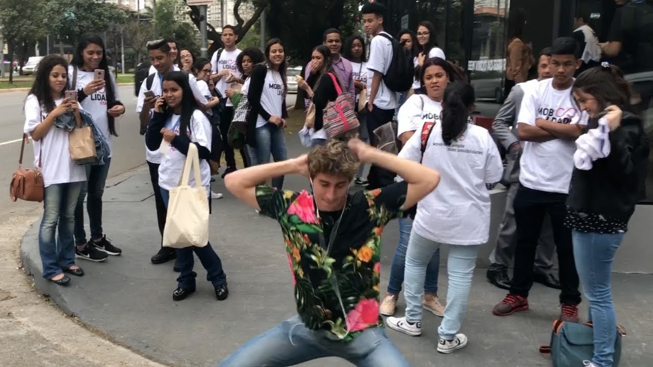 DANÇANDO ''GAIOLA'' EM PÚBLICO - DENNIS DJ