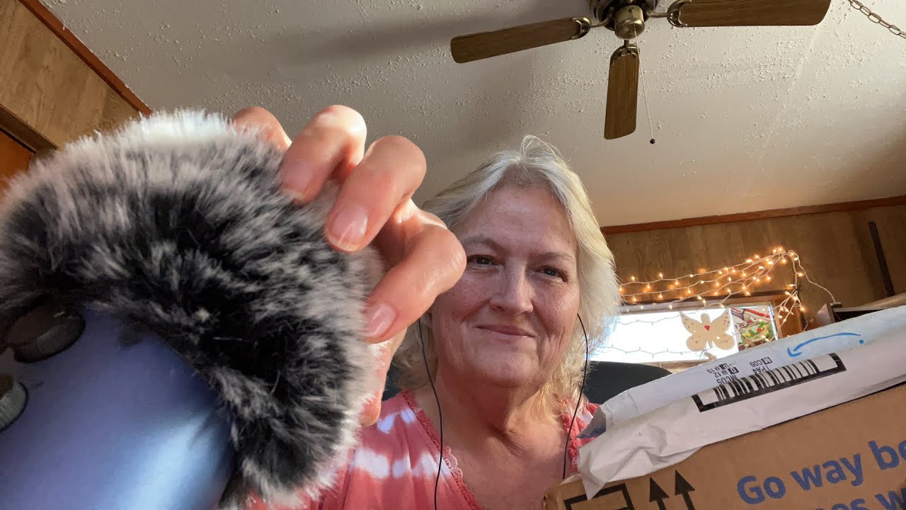 ASMR Mail/ Fuzzy Mic Scratching !