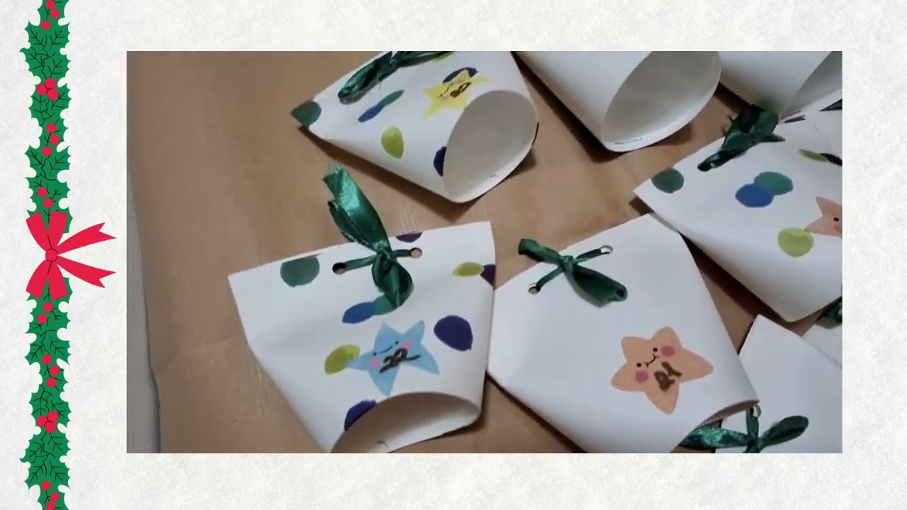 calendario dell'avvento  con i bicchieri di carta