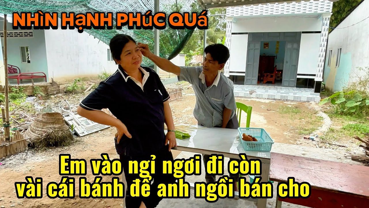 Bất ngờ anh Trung âu yếm chị Quý sau một ngày buôn bán mệt mỏi ￼