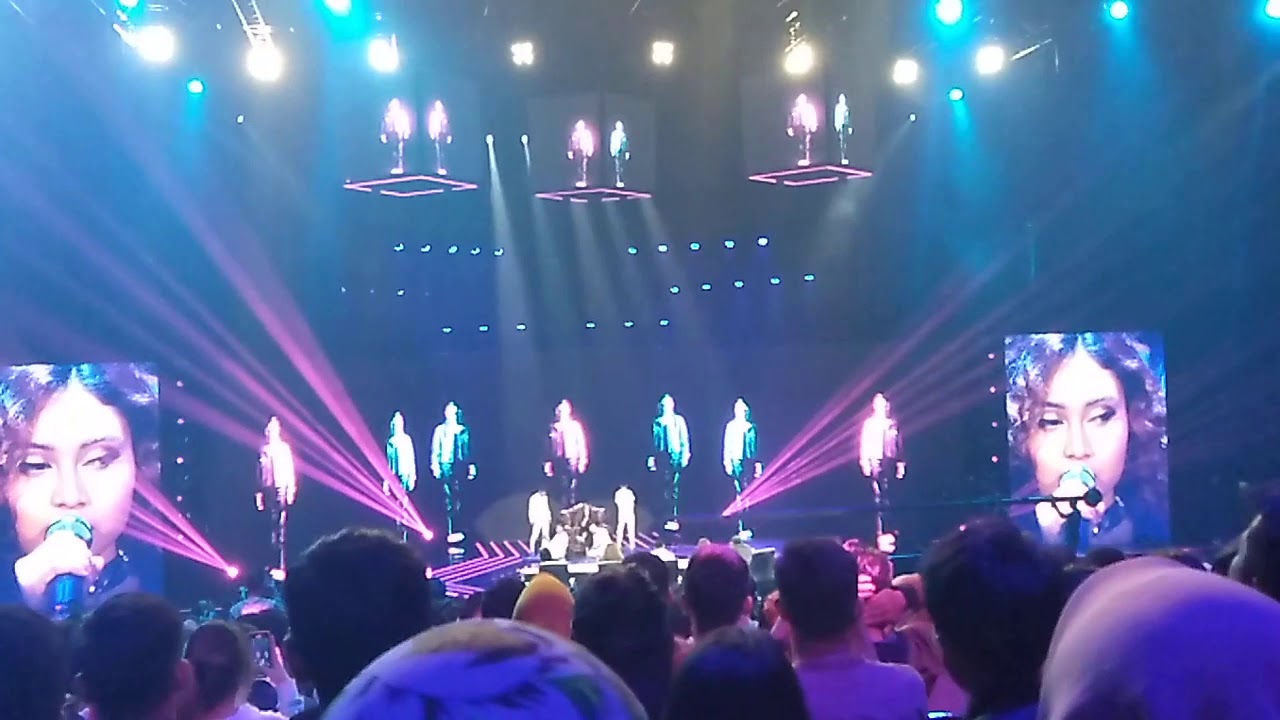 Novia Bachmid- Scared to be lonely ( Live Studio )