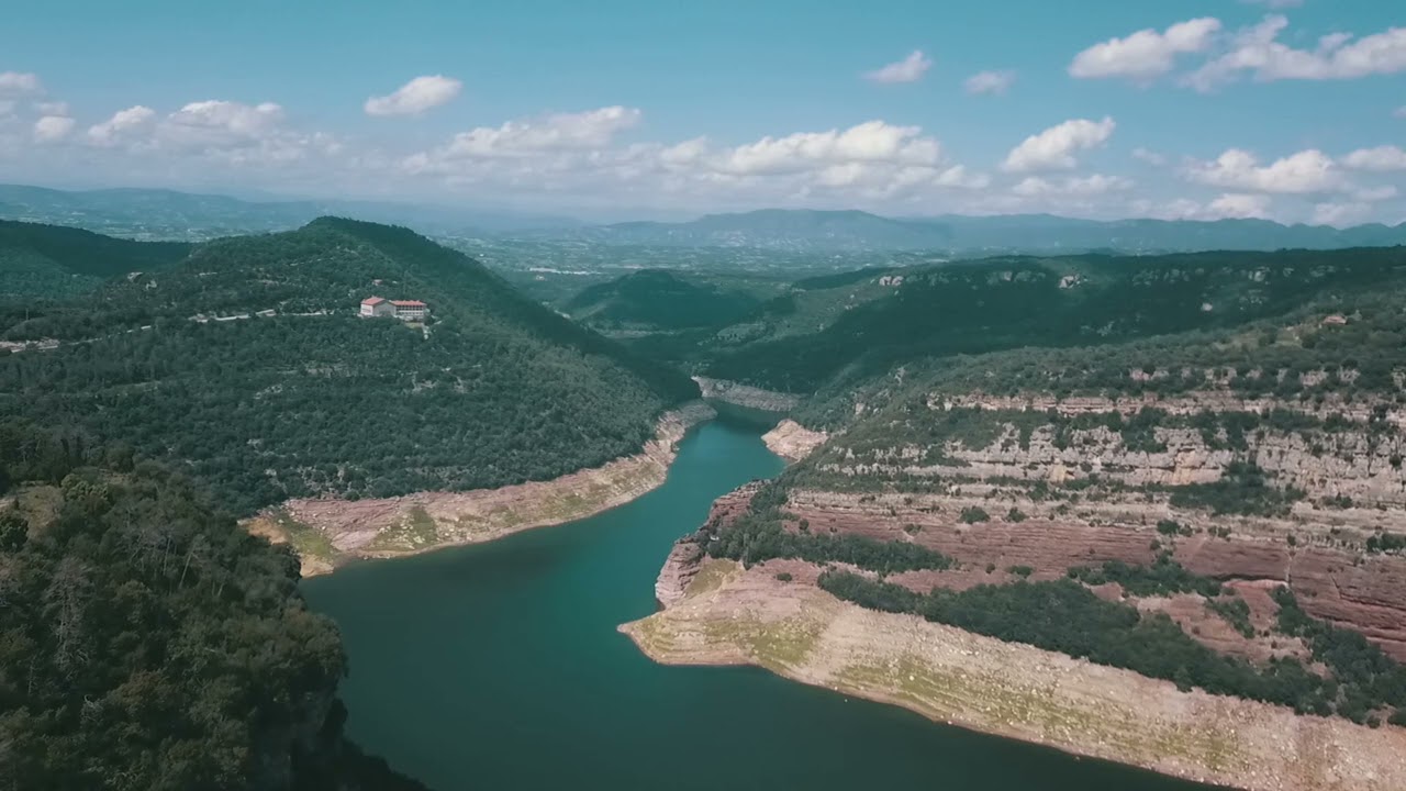 Überflug des Stausees Pantà de Sau am Fluss Ter in Spanien