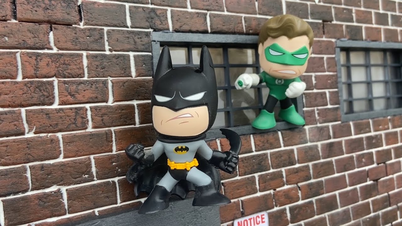 Фигурки Funko Batman и Green Lantern из слепых коробок &mdash; это круто