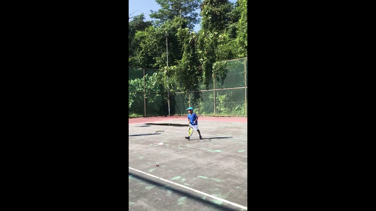 Mini tennis red ball traning