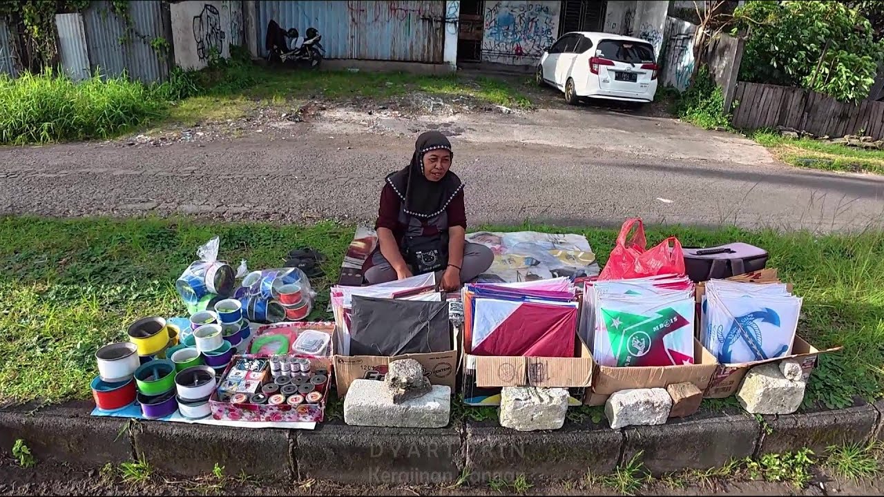 Mengejar layangan lagi bareng bocil
