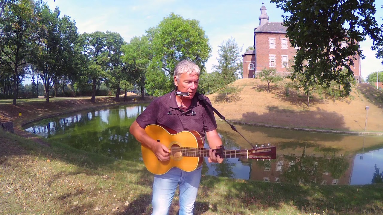 Blowin In The Wind - Bob Dylan Cover by Paul van Huet. Outdoor recording