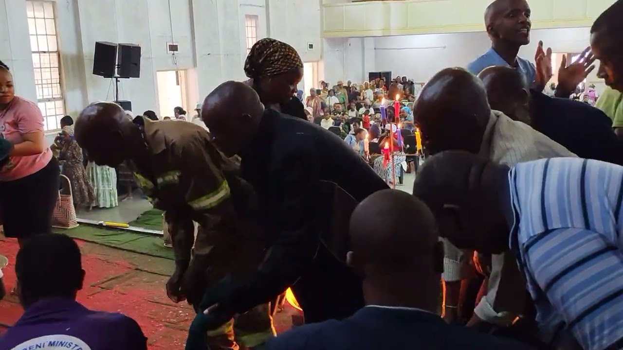 Inkonzo yokuqedwa kwenhlupheko yokuswela imali, ebikade ise Estcourt Town Hall 
