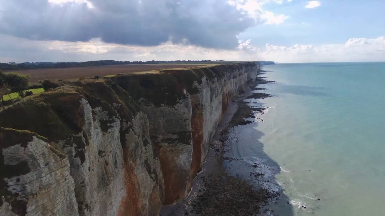 La plage de Saint-Pierre-en-Port en automne - Drone Bebop 2
