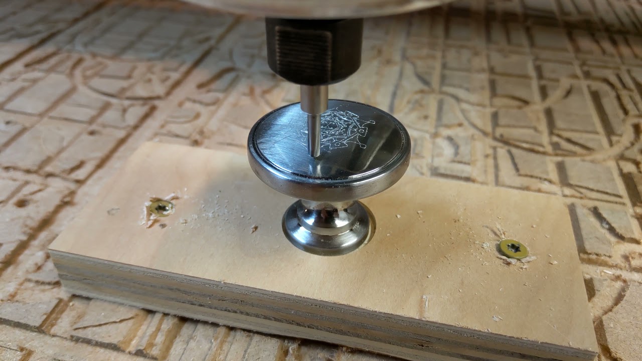1 minute video - engraving door knob