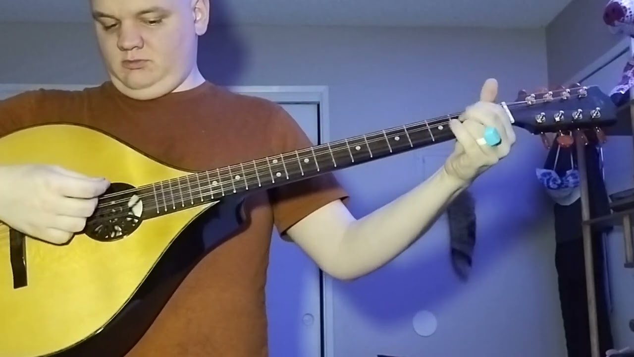 Irish bouzouki, detuned sound versus straight tuned sound.