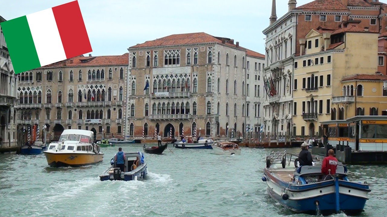 CRUISING THE GRAND CANAL IN VENICE: WELCOME TO THE 15TH CENTURY! (4K)