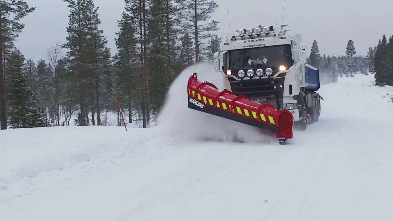 Scania R560 8X4 with Mählers DPH 3700 snow plow