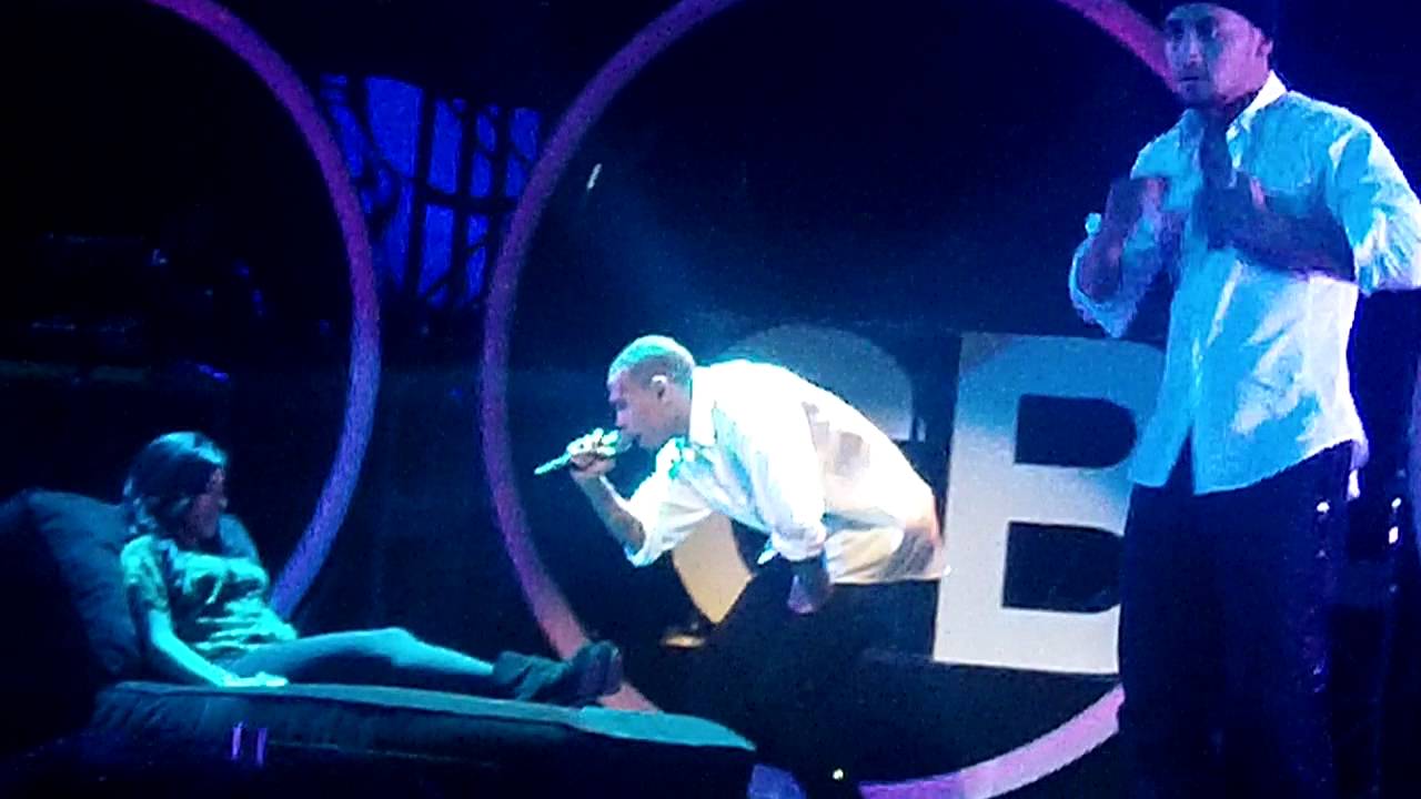 Chris Brown - Wet the bed/Take you down