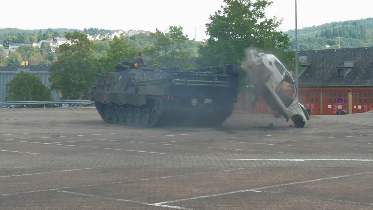 Bergepanzer 3 Büffel destroying 2 Cars