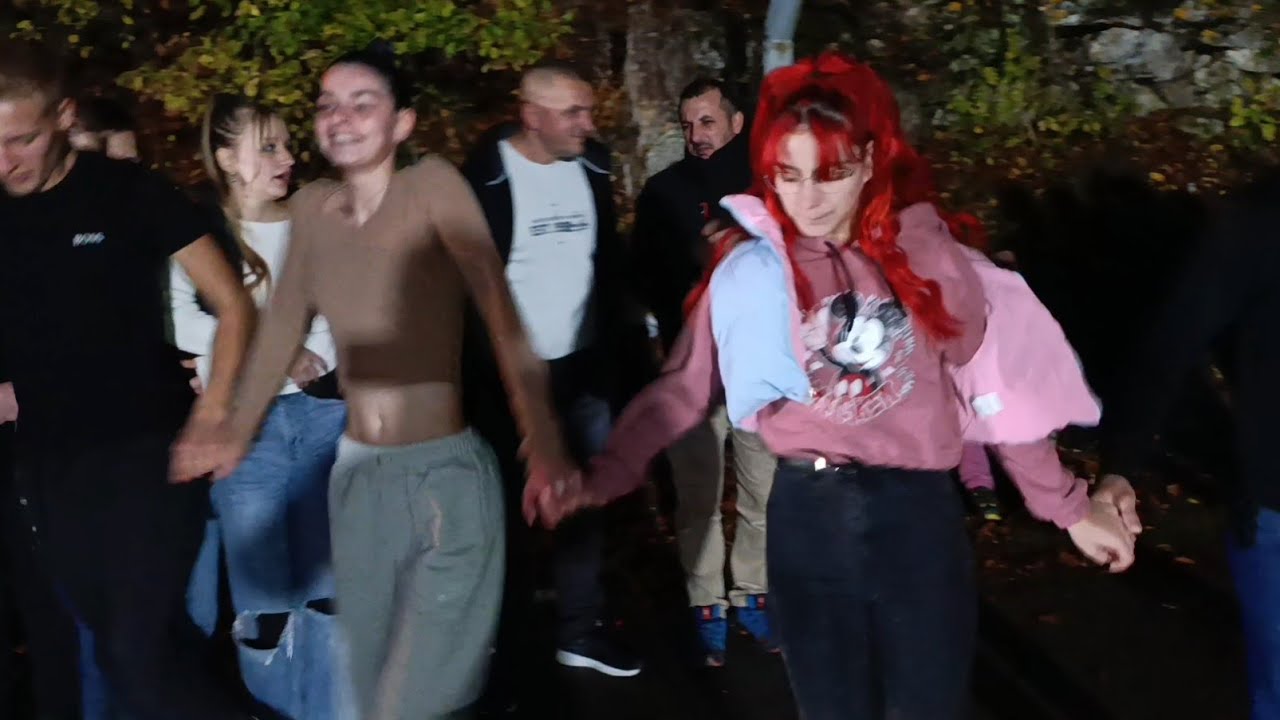 Igranka Maline &Scaron;ejla i Đejla iz N.Travnika dobrom igrom pokazale kako se igra kolo