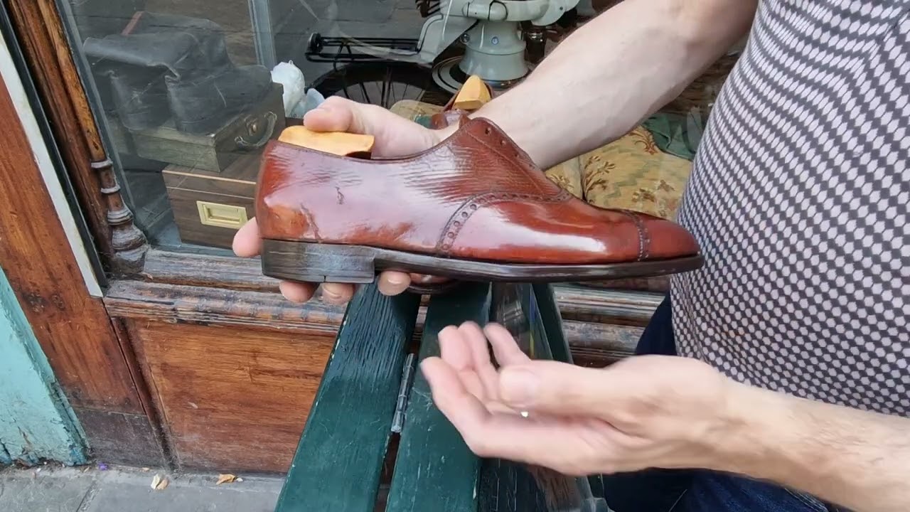1786 Russian Reindeer skin made in 1991 by George Cleverley, responding well to moisturising cr&egrave;me.