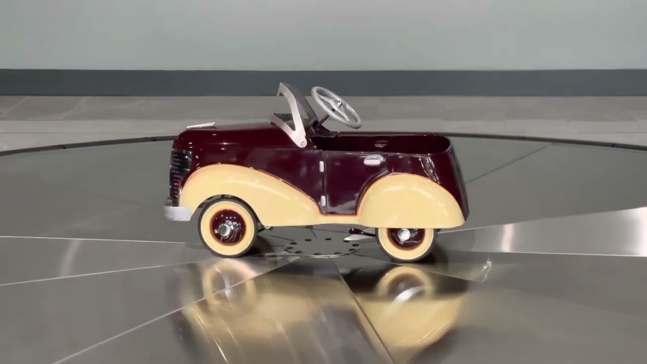 1940's Garton Pedal Car - Turntable walk around