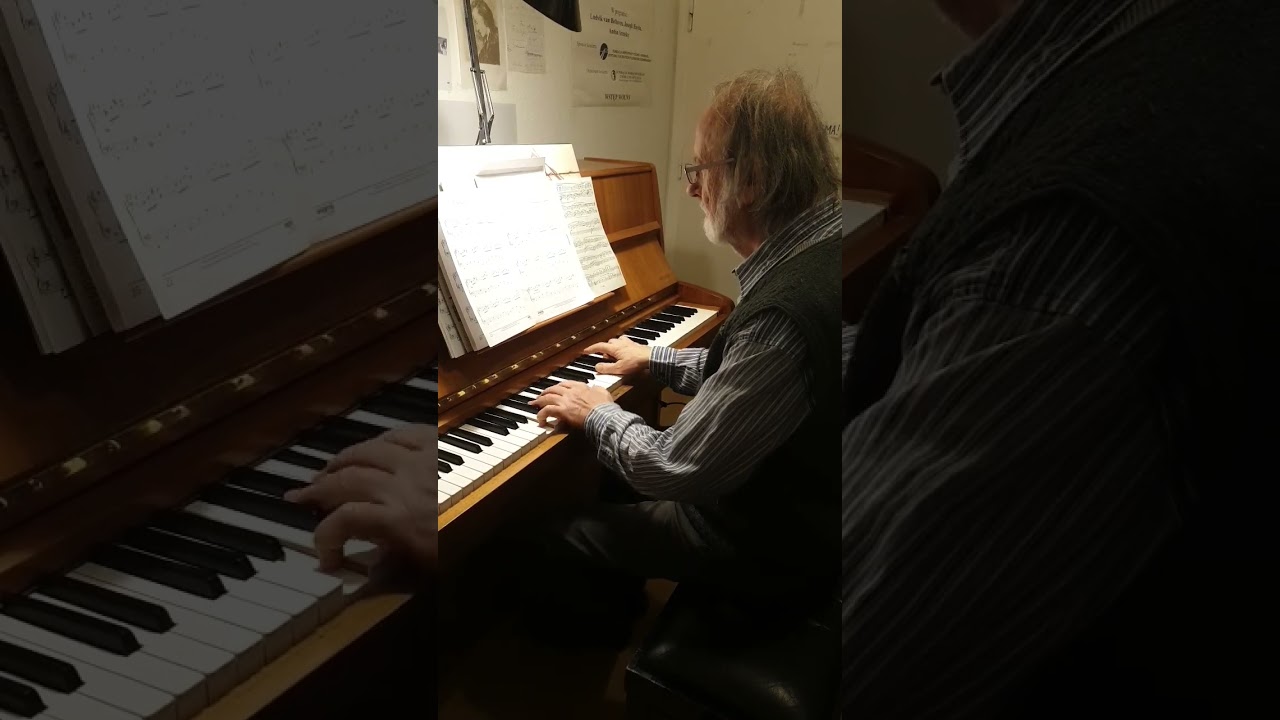 W. Kilar - Rodzina Połanieckich, my Father showing me beautiful polish music #piano