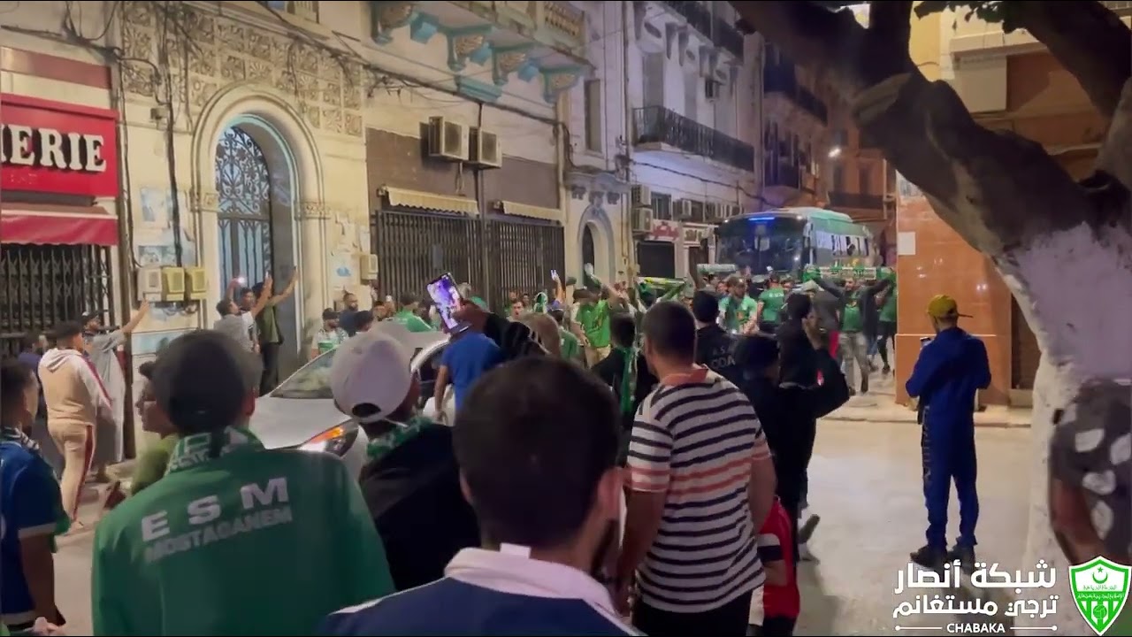 إحتفالات أنصار ترجي مستغانم في وسط المدينة بعد الفوز على غالي معسكر